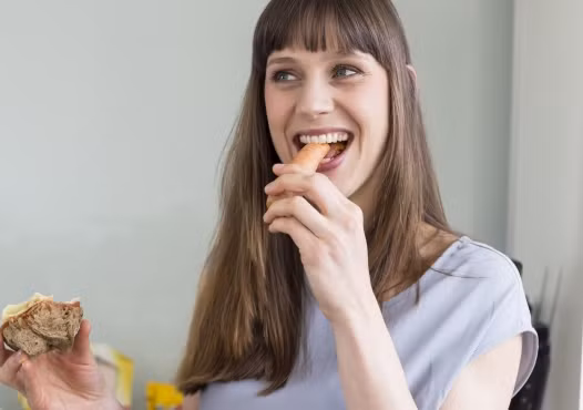 Nếu bạn là người dễ tính. Theo một nghiên cứu được công bố trên Tạp chí về Tâm lý cá nhân và xã hội, những người dễ tính thường có xu hướng gọn nhẹ hơn so với những người khó tính hơn. Tuy nhiên, trong một số trường hợp, điều này có thể phản tác dụng. Những người dễ tính có thể thất bại trong việc giảm cân. Họ sẽ gặp căng thẳng trong việc giảm cân, dễ tính khiến họ gặp khá nhiều khó khăn trong việc chống lại những cám dỗ từ thức ăn và người khác.