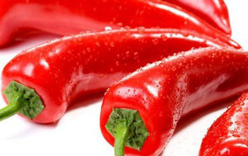 Tiêu. Gia vị này tăng 8% quá trình chuyển hóa sau khi tiêu thụ. Nó cũng kích thích tiết dạ dày và giúp làm giảm táo bón. Trong khi đó, ớt bột cho phép loại bỏ các độc tố ra khỏi máu và tăng tốc đến 25% chi tiêu calo chỉ với một nhúm.