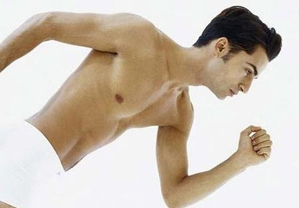 Phương pháp tập cơ bụng 6 múi không nhất quán. Một số người tỏ ra rất vất vả với hàng tá các bài tập bụng đủ các kiểu mà thực sự hiệu quả mang lại không cao. Hãy xem lại cách tập của bạn và hãy hỏi huấn luyện viên để được tư vấn chính xác nhất.