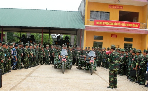 Giới thiệu xe chở bình điện xe tăng trong chuyển trạng thái sẵn sàng chiến đấu.