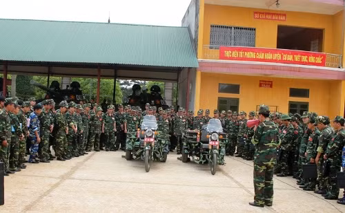 Giới thiệu xe chở bình điện xe tăng trong chuyển trạng thái sẵn sàng chiến đấu.