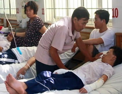 Các bệnh nhân đang được chăm sóc.