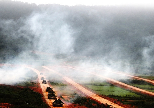 Hành quân thắng lợi trở về.