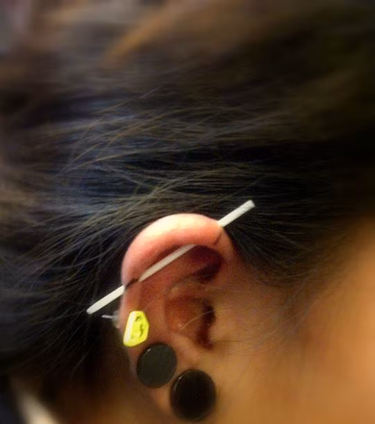 Một số khác chọn xỏ khuyên như một hình thức kỉ niệm người nào đó hay một sự kiện quan trọng trong cuộc sống.