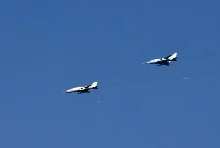 Biên đội máy bay SU-22 thực hành công kích mục tiêu.