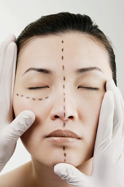 Nghiện gọt cằm. Nhiều chị em lần đầu gọt cằm nhưng kết quả là cằm không nhọn như mong muốn nên chị quyết định gọt lần hai. Hoặc có những chị em lại cảm thấy đôi gò má hơi đầy đặn không phù hợp với chiếc cằm nên quyết định đi hút mỡ trên mặt...