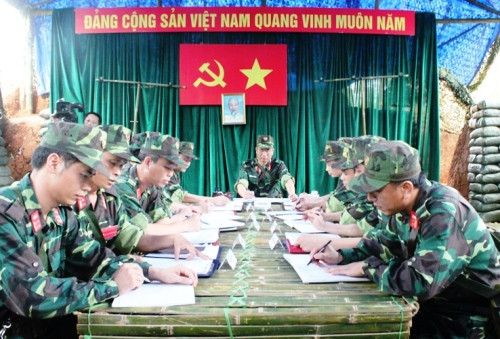 Lữ đoàn trưởng giao nhiệm vụ cho các cơ quan, đơn vị tại khu sơ tán.