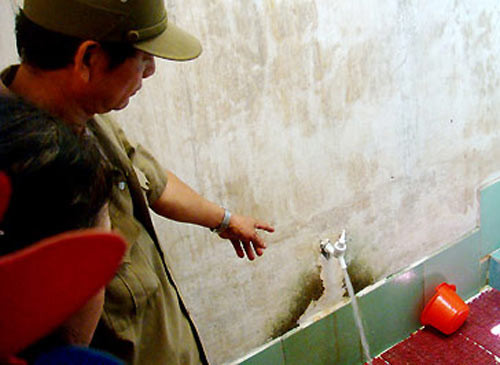 Ngày 25/02/2010, tại Trường Mầm non tư thục Tuổi Ngọc (số G/13 phố Nhị Đồng, thị trấn Dĩ An, Bình Dương) xảy ra tai nạn thương tâm, xót xa khi một cháu bé 14 tháng tuổi phát hiện chết trong nhà vệ sinh của trường. Theo nhận định ban đầu của cơ quan chức năng, cháu Vy không may té nhào vào xô chứa nước trong nhà vệ sinh dẫn đến tử vong.