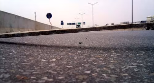 Đường trên cao lún, ảnh chụp tại nút rẽ đường Nguyễn Xiển, quận Thanh Xuân, Hà Nội.