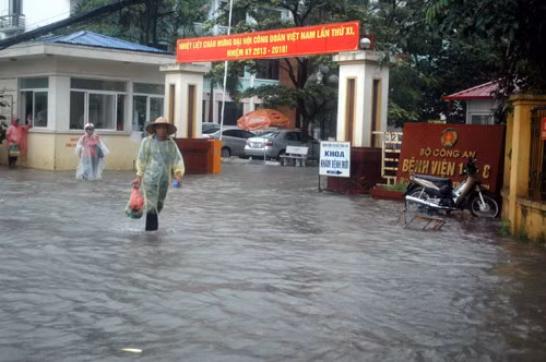 ... mênh mông biển nước.