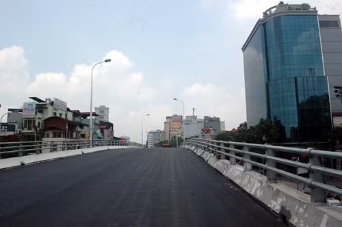 "Khoe dáng" cùng ngôi nhà cao tầng.