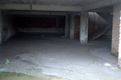 Nước bẩn ngang với sông Tô Lịch