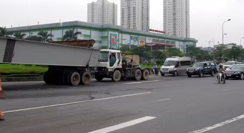 Xe máy hoảng sợ phải tránh.