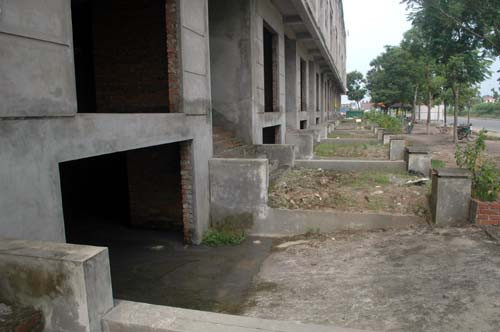 Bao nhiêu căn là bấy nhiêu... "ao tù".