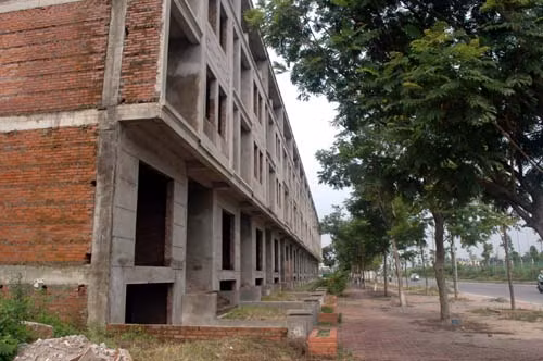 Nhà mặt phố, vỉa hè rộng rất bắt mắt