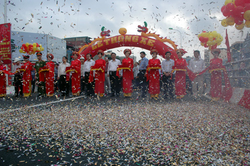 Pháo bông được bắn chúc mừng.