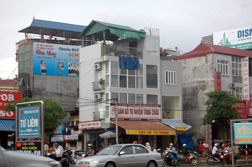 Theo thống kê của Sở Xây dựng Hà Nội, trên địa bàn TP. hiện vẫn còn gần 200 nhà "siêu mỏng" ở 9 quận, huyện cần phải xử lý.