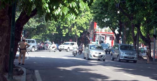 Mỗi chiến sĩ CSGT ở chốt giao thông Trần Phú - Điện Biên Phủ.