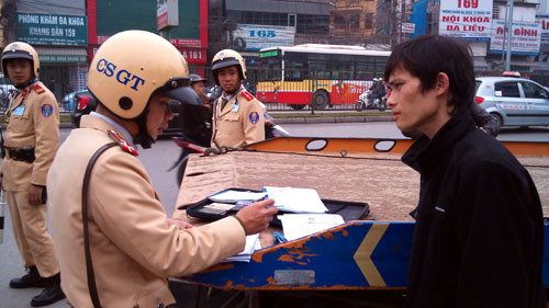 Nhân dân hoặc phóng viên báo, đài quay phim, chụp ảnh thì CSGT không được ngăn cản.