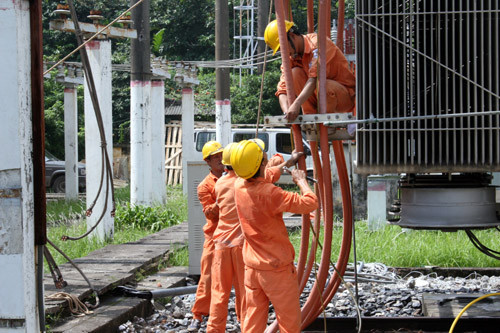 Dự kiến đến 20h00 tối nay 12/8, sẽ hoàn thành việc sửa chữa, khôi phục cấp điện lại cho các khách hàng trong khu vực.