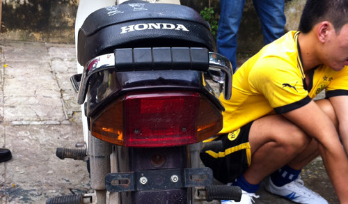 Chiếc xe nam thanh niên điều khiển không biển kiểm soát.