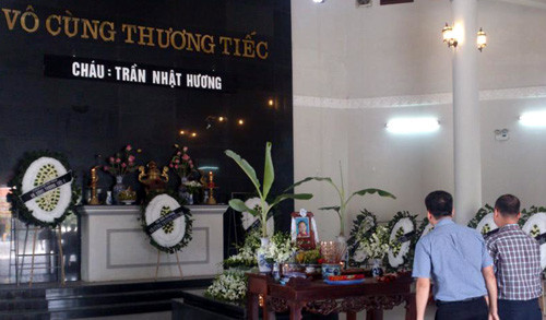 Nỗi đau vô bờ bến của người thân cháu bé Trần Nhật Hương.