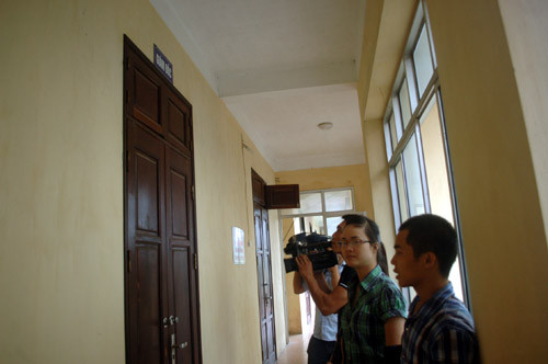 Và phòng giám đốc cũng "cửa đóng, then cài".