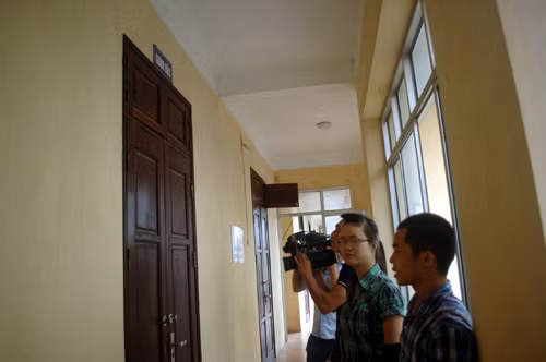 Và phòng giám đốc cũng "cửa đóng, then cài".