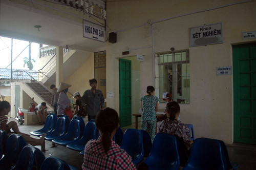 Lác đác bệnh nhân đến đăng ký xét nghiệm