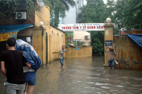 Tránh đi đâu khi tất cả ngập trắng.