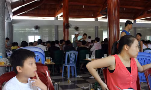 Nhà hàng Thanh Còi hàng ngày có rất nhiều khách đến ăn.