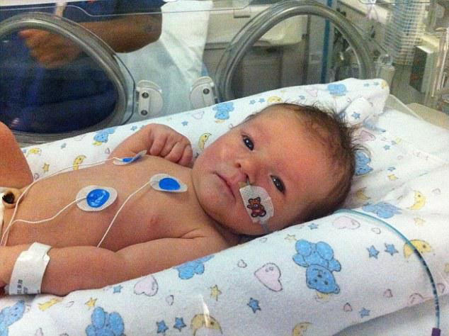 Gracie sống sót là nhờ vào các thiết bị y tế trợ giúp. Gracie sống sót là nhờ vào các thiết bị y tế trợ giúp.