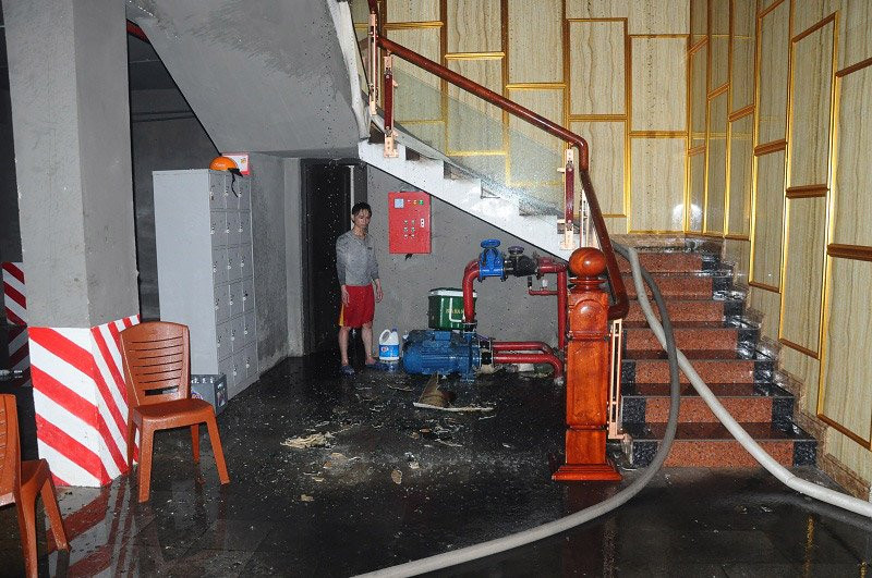 Điểm cháy phía trong quán karakoke