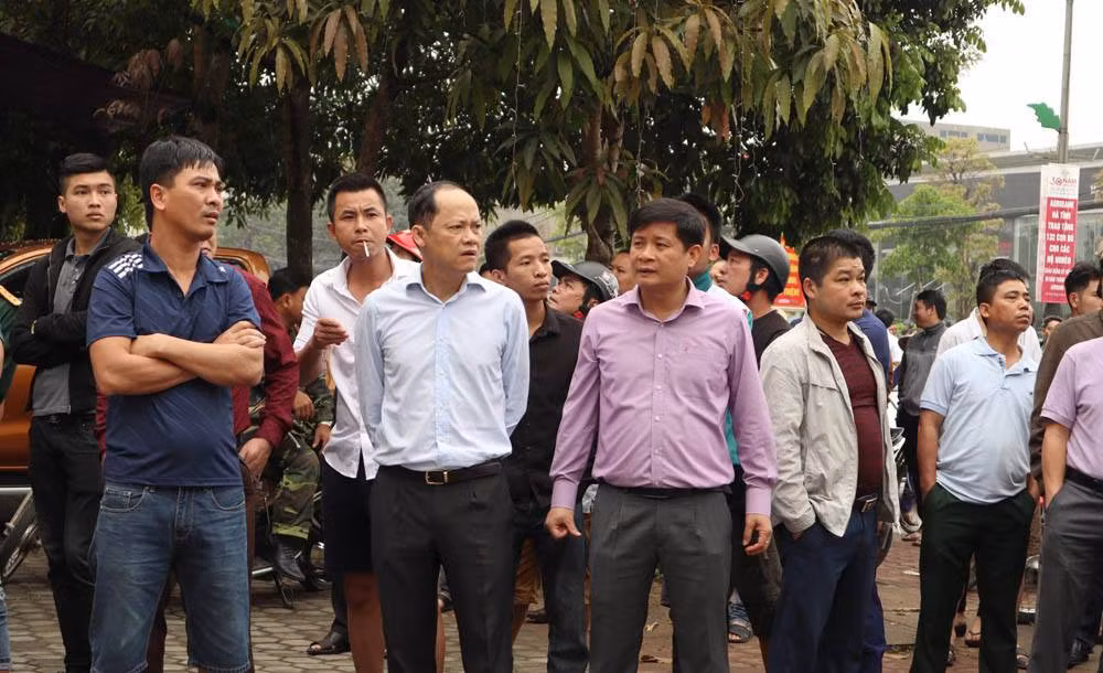 Bí thư thành uỷ TP Hà Tĩnh Nguyễn Hồng Lĩnh và Phó trưởng Công an TP Nguyễn Công Dũng đã có mặt từ sớm để chỉ đạo công tác cứu hộ cứu nạn.