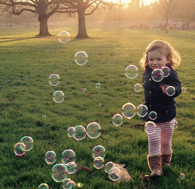 Gracie 2 tuổi khỏe mạnh và vô cùng đáng yêu. Gracie 2 tuổi khỏe mạnh và vô cùng đáng yêu.