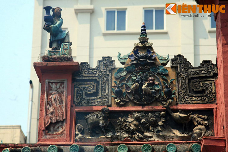 Chùa Ngọc Hoàng hay Điện Ngọc Hoàng có tên chữ là Phước Hải Tự, là một công trình tôn giáo độc đáo của cộng đồng người Hoa ở Sài Gòn xưa. Với những nét kiến trúc ấn tượng, chùa đã được công nhận là di sản kiến trúc nghệ thuật cấp quốc gia của Việt Nam.