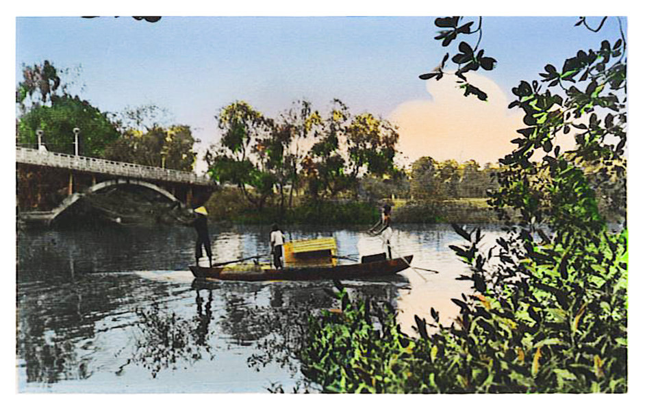 Tương truyền, cầu do bà Nguyễn Thị Khánh, con gái quan khâm sai Nguyễn Cửu Vân cho xây vào khoảng năm 1725-1750 để chồng tiện đường qua Sài Gòn làm việc. Ảnh tư liệu.