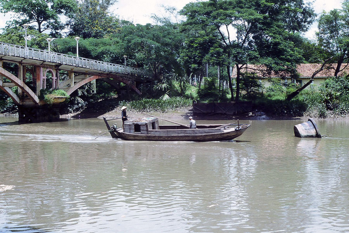 Cầu Thị Nghè năm 1966. Ảnh: George Slater.
