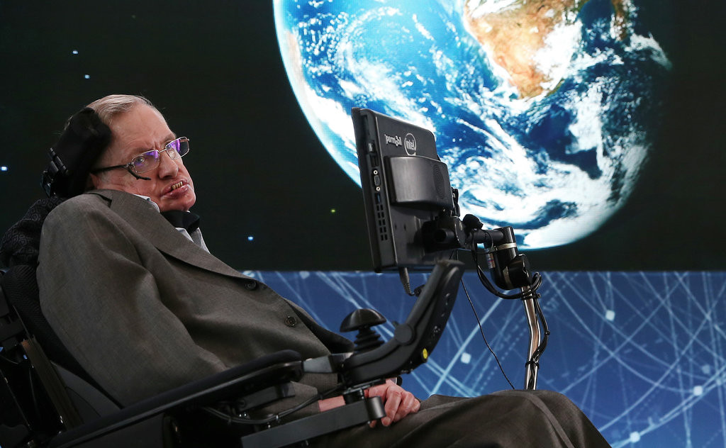  9. Đối diện với các khó khăn trong cuộc sống. Stephen Hawking đã luôn coi tình trạng bệnh tật cả mình là sự thách thức của cuộc sống để từ đó có động lực vươn lên. Ảnh: Big Think.