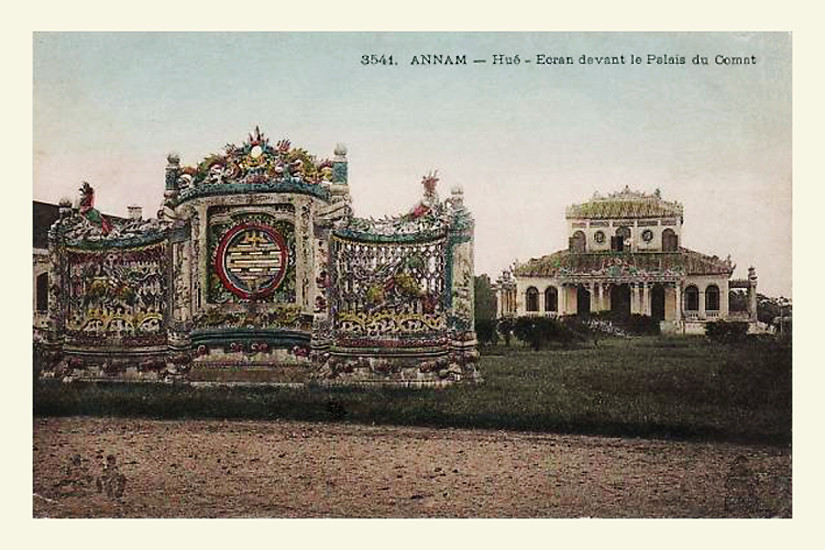 Tấm bình phong phía trước Viện Cơ Mật. Ảnh tư liệu.