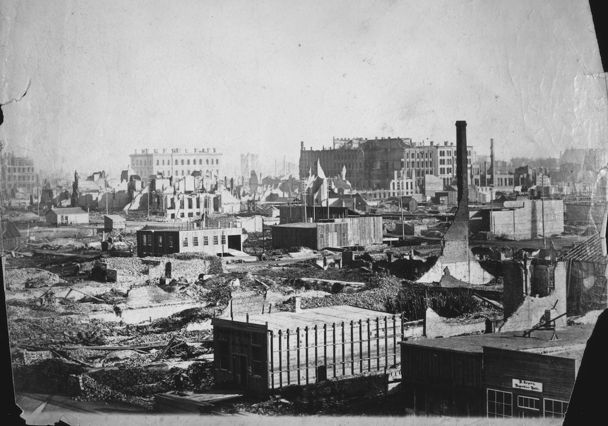 Vụ đại hỏa hoạn đã phá hủy phần lớn khu vực trung tâm của Chicago, nhưng thành phố đã được xây dựng lại và tiếp tục phát triển để trở thành một trong những thành phố đông dân nhất và quan trọng về kinh tế của nước Mỹ. Ảnh: Time.