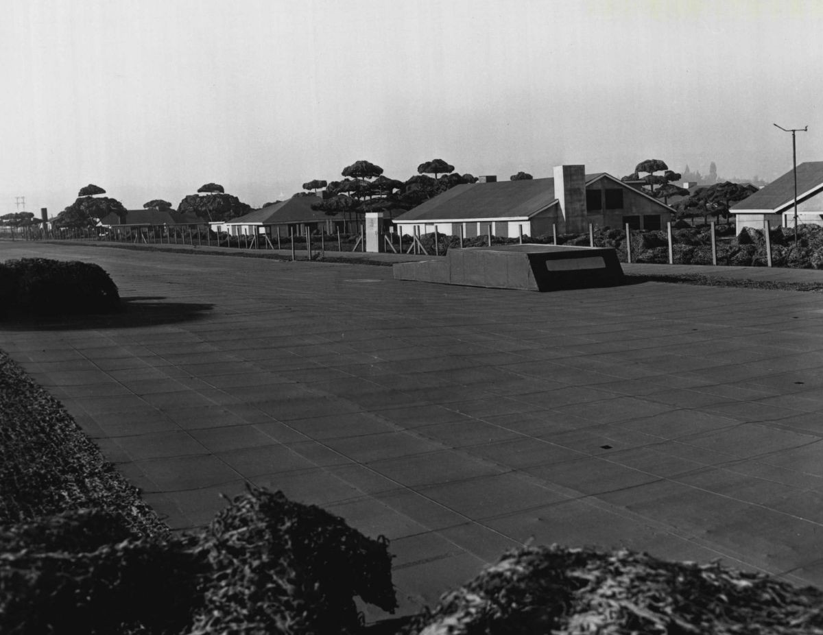 Các cấu trúc nhô lên giữa mặt đường trông giống như những chiếc xe hơi khi nhìn từ trên cao. Ảnh: The Seattle Times.