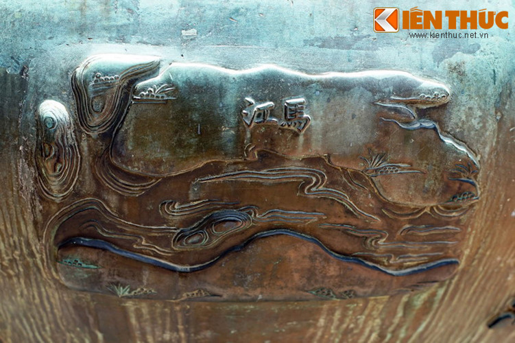  7. Sông Mã (Mã giang), được khắc trên Anh đỉnh. Đây là một con sông lớn ở miền Bắc, chảy qua các tỉnh Điện Biên, Sơn La, Thanh Hóa.