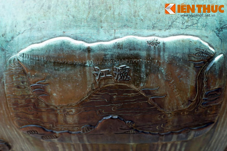  6. Sông Linh (Linh giang), được khắc trên Chương đỉnh. Sông Linh là một tên gọi cũ của sông Gianh. Dòng sông này nằm ở Quảng Bình, từng là ranh giới giữa Đàng Trong và Đàng Ngoài thời Trịnh - Nguyễn phân tranh.