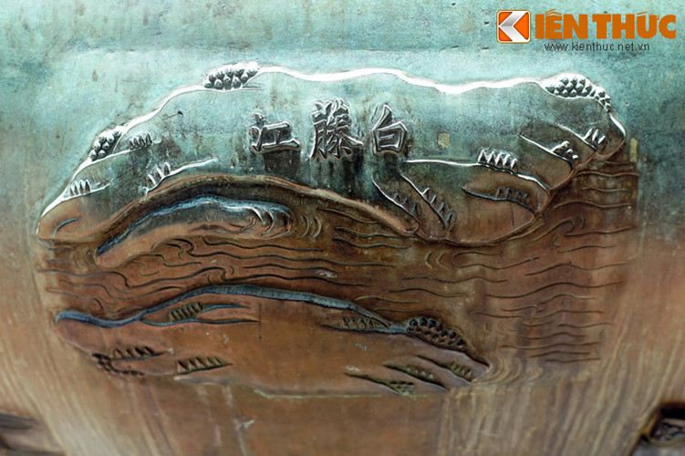  10. Sông Bạch Đằng (Bạch Đằng giang), được khắc trên Nghị đỉnh. Đây là dòng sông gắn với những chiến thắng huyền thoại của người Việt trước quân xâm lược phương Bắc.