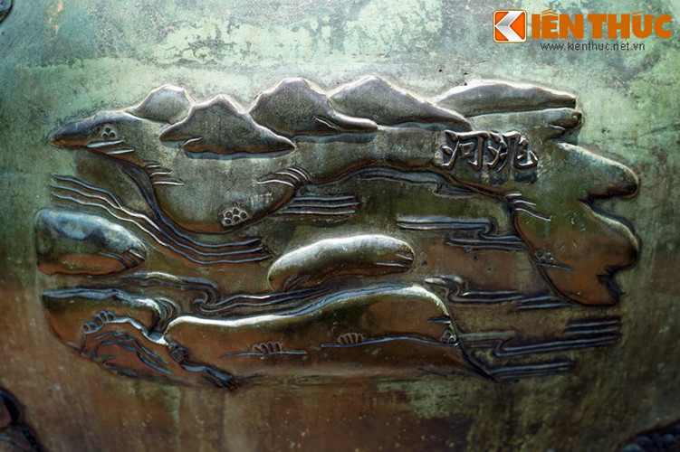  18. Sông Thao (Thao hà), được khắc trên Huyền đỉnh. Sông Thao là dòng sông lớn có vai trò quan trọng với giao thông và thủy lợi ở đất tổ Phú Thọ.