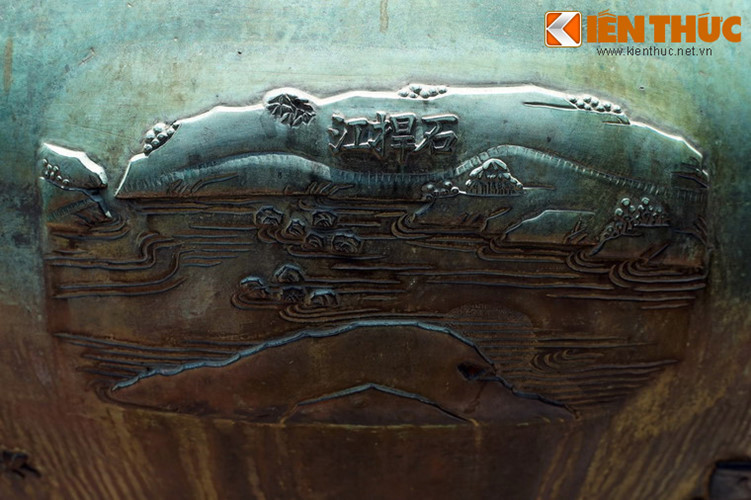  12. Sông Thạch Hãn (Thạch Hãn giang), được khắc trên Thuần đỉnh. Con sông này có vai trò quan trọng về giao thông và thủy lợi ở Quảng Trị.