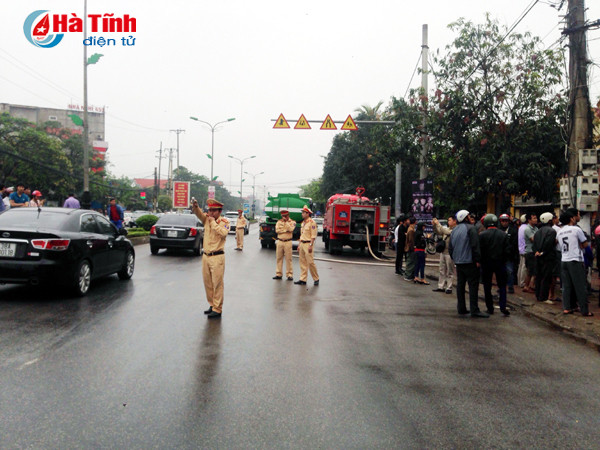 Đang cháy quán Karaoke Kingdom ở thành phố Hà Tĩnh - Hình 2 Dang chay quan Karaoke Kingdom o thanh pho Ha Tinh-Hinh-2