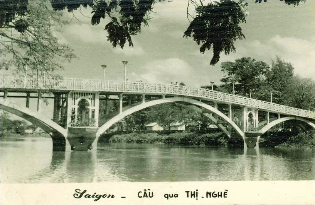 Cầu Thị Nghè trên một bưu thiếp ở Sài Gòn trước 1975. Ảnh tư liệu.