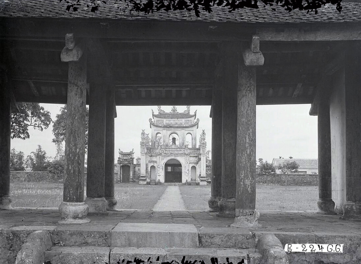 Từ Đại Trung Môn nhìn về Văn Miếu Môn. Ảnh tư liệu.